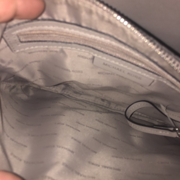 authentic Michael Kors purse MAKE OFFER MUST GO!!! - Picture 4 of 7